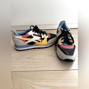 Men’s 7 or women’s 8.5 Reebok Sneakers